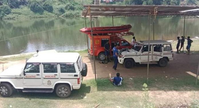 പമ്പാനദിയിലെ മാടമൺ വള്ളക്കടവിന് സമീപം അജ്ഞാത മൃതദേഹം കണ്ടെത്തി പമ്പാനദിയിലെ മാടമൺ വള്ളക്കടവിന് സമീപം അജ്ഞാത മൃതദേഹം കണ്ടെത്തി