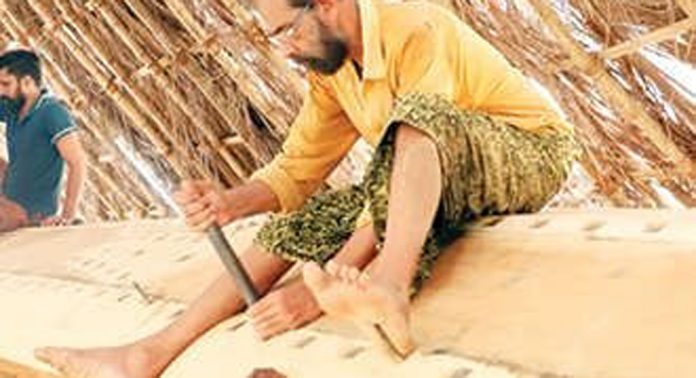 പൂവത്തൂർ പടിഞ്ഞാറ് പള്ളിയോടം മലർത്തൽ നാളെ പൂവത്തൂർ പടിഞ്ഞാറ് പള്ളിയോടം മലർത്തൽ നാളെ