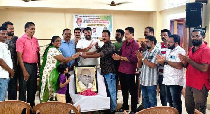 ആൾ കേരള ഫോട്ടോഗ്രാഫേഴ്സ് അസോസിയേഷന്റെ ഐഡി കാർഡ് വിതരണവും സ്ഥാപക നേതാവ് ജോസഫ് ചെറിയാൻ അനുസ്മരണവും നടത്തി ആൾ കേരള ഫോട്ടോഗ്രാഫേഴ്സ് അസോസിയേഷന്റെ ഐഡി കാർഡ് വിതരണവും സ്ഥാപക നേതാവ് ജോസഫ് ചെറിയാൻ അനുസ്മരണവും നടത്തി