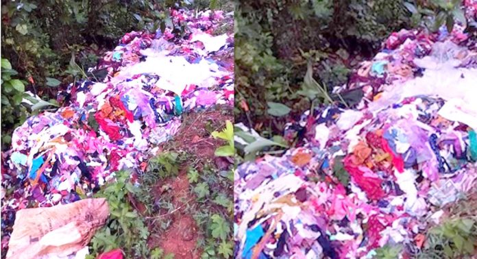 കീക്കൊഴൂരിന് സമീപം സമരമുക്കില് തയ്യല്ക്കടയിലെ മാലിന്യം തള്ളുന്നു കീക്കൊഴൂരിന് സമീപം സമരമുക്കില് തയ്യല്ക്കടയിലെ മാലിന്യം തള്ളുന്നു