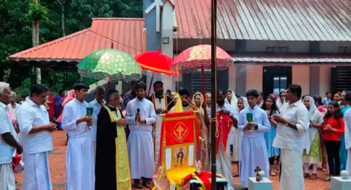 നീരാട്ടുകാവ് സെന്റ് തോമസ് മലങ്കര സുറിയാനി കത്തോലിക്കാ പള്ളിയിലെ തിരുനാളിന് കൊടിയേറി നീരാട്ടുകാവ് സെന്റ് തോമസ് മലങ്കര സുറിയാനി കത്തോലിക്കാ പള്ളിയിലെ തിരുനാളിന് കൊടിയേറി