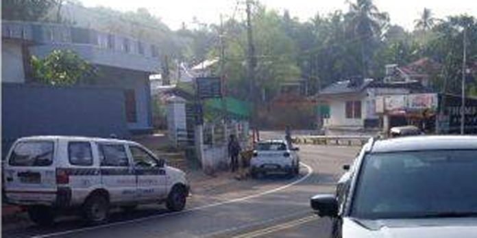 അപകടക്കെണിയൊരുക്കി തോട്ടമൺ കോടതിപ്പടി വളവ് അപകടക്കെണിയൊരുക്കി തോട്ടമൺ കോടതിപ്പടി വളവ്
