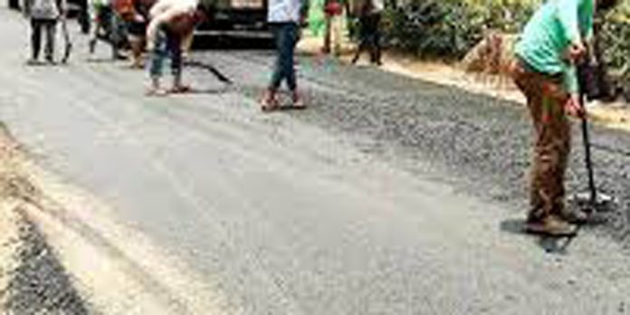 കോയിപ്രം രണ്ടാം വാർഡിൽ മുട്ടുമൺ – കാരയ്ക്കാട് റോഡ് നിർമാണം ആരംഭിച്ചു കോയിപ്രം രണ്ടാം വാർഡിൽ മുട്ടുമൺ – കാരയ്ക്കാട് റോഡ് നിർമാണം ആരംഭിച്ചു