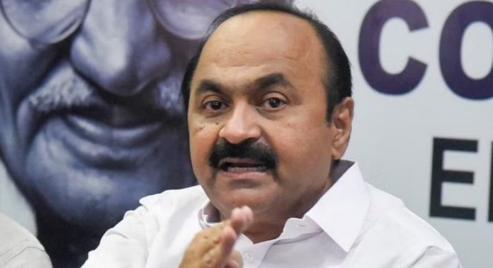 കോൺഗ്രസ് വിമുക്ത ഭാരതത്തിനായി മുഖ്യമന്ത്രി ബിജെപിക്ക് കുടപിടിക്കുകയാണെന്ന് വി ഡി സതീശൻ കോൺഗ്രസ് വിമുക്ത ഭാരതത്തിനായി മുഖ്യമന്ത്രി ബിജെപിക്ക് കുടപിടിക്കുകയാണെന്ന് വി ഡി സതീശൻ