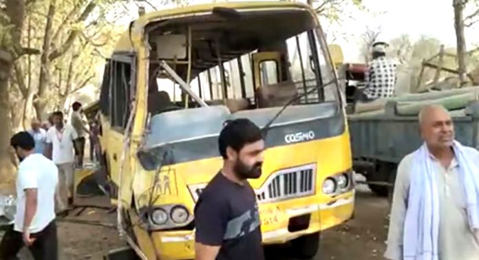 ഹരിയാനയിൽ സ്കൂൾ ബസ് മറിഞ്ഞ് ആറ് കുട്ടികൾ മരിച്ചു ഹരിയാനയിൽ സ്കൂൾ ബസ് മറിഞ്ഞ് ആറ് കുട്ടികൾ മരിച്ചു