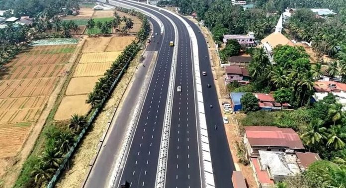 ആറു വരിയിൽ ഇനി ദേശീയപാത നിർമിക്കണമെങ്കിൽ കേരളത്തിലും 60 മീറ്റർ വീതിയിൽ സ്ഥലം ഏറ്റെടുക്കണം ആറു വരിയിൽ ഇനി ദേശീയപാത നിർമിക്കണമെങ്കിൽ കേരളത്തിലും 60 മീറ്റർ വീതിയിൽ സ്ഥലം ഏറ്റെടുക്കണം