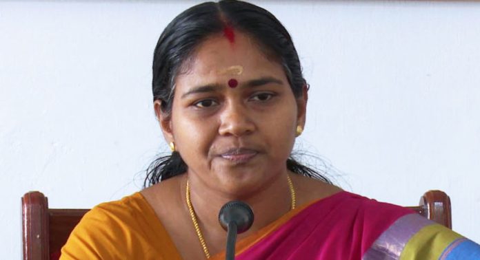 `മറ്റേ മോനേ’ പ്രയോഗത്തിൽ കേന്ദ്ര സഹമന്ത്രി സുരേഷ്ഗോപിയെ അനുകൂലിച്ച് ശോഭ സുരേന്ദ്രൻ `മറ്റേ മോനേ’ പ്രയോഗത്തിൽ കേന്ദ്ര സഹമന്ത്രി സുരേഷ്ഗോപിയെ അനുകൂലിച്ച് ശോഭ സുരേന്ദ്രൻ
