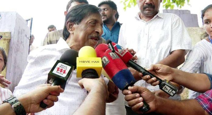 ആര് ജയിച്ചാലും അവര് ജനത്തിന് എതിരാണ് – നടൻ ശ്രീനിവാസൻ ആര് ജയിച്ചാലും അവര് ജനത്തിന് എതിരാണ് – നടൻ ശ്രീനിവാസൻ