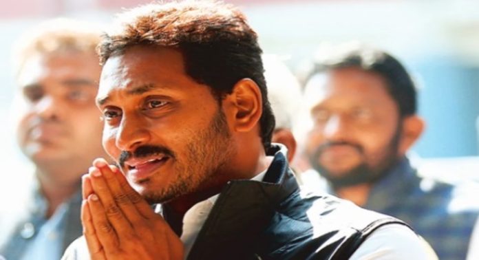 ജഗന് മോഹന് റെഡ്ഡിയെ കല്ലെറിഞ്ഞവരെക്കുറിച്ച് വിവരം നല്കുന്നവര്ക്ക് രണ്ടു ലക്ഷം രൂപ പാരിതോഷികം ജഗന് മോഹന് റെഡ്ഡിയെ കല്ലെറിഞ്ഞവരെക്കുറിച്ച് വിവരം നല്കുന്നവര്ക്ക് രണ്ടു ലക്ഷം രൂപ പാരിതോഷികം