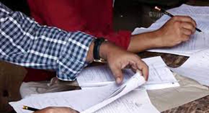 തമിഴ്നാട്ടിൽ എസ്എസ്എൽസി ഫലം പ്രഖ്യാപിച്ചു തമിഴ്നാട്ടിൽ എസ്എസ്എൽസി ഫലം പ്രഖ്യാപിച്ചു