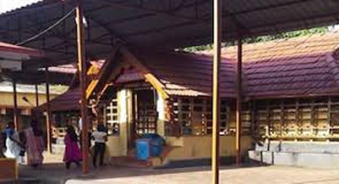വലിയ കോയിക്കൽ ധർമശാസ്താക്ഷേത്രത്തിൽ തിരുവാഭരണം ചാർത്തിയുള്ള കണിദർശനം നാളെ വലിയ കോയിക്കൽ ധർമശാസ്താക്ഷേത്രത്തിൽ തിരുവാഭരണം ചാർത്തിയുള്ള കണിദർശനം നാളെ