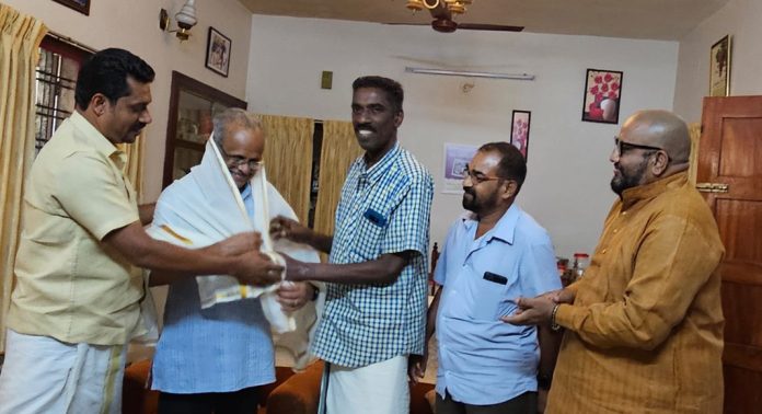 നാല് പതിറ്റാണ്ടുകൾക്ക് ശേഷം അവരെത്തി ഗുരുവിന്റെ അടുത്തേക്ക് നാല് പതിറ്റാണ്ടുകൾക്ക് ശേഷം അവരെത്തി ഗുരുവിന്റെ അടുത്തേക്ക്