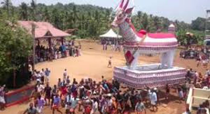 തട്ടയിൽ ഒരിപ്പുറത്ത് ഭഗവതി ക്ഷേത്രത്തിൽ കെട്ടുകാഴ്ച ഇന്ന് തട്ടയിൽ ഒരിപ്പുറത്ത് ഭഗവതി ക്ഷേത്രത്തിൽ കെട്ടുകാഴ്ച ഇന്ന്