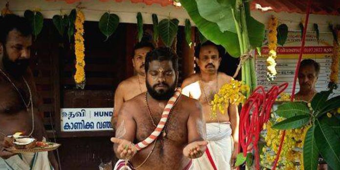 കാവുംഭാഗം കരുനാട്ടുകാവ് ശ്രീകൃഷ്ണസ്വാമി ക്ഷേത്രത്തിൽ ഉത്സവം കൊടിയേറി കാവുംഭാഗം കരുനാട്ടുകാവ് ശ്രീകൃഷ്ണസ്വാമി ക്ഷേത്രത്തിൽ ഉത്സവം കൊടിയേറി