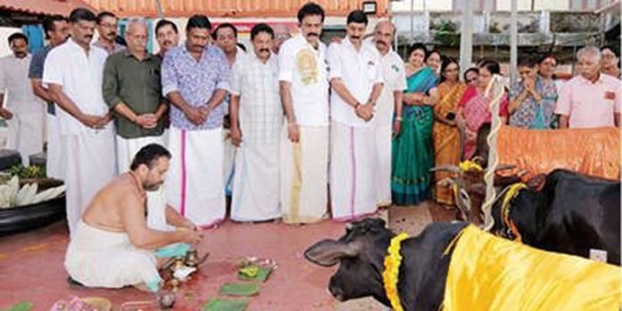 കാവുംഭാഗം ആനന്ദേശ്വരം ശിവക്ഷേത്രത്തിൽ നന്ദികേശപൂജയും ഗോപൂജയും നടത്തി കാവുംഭാഗം ആനന്ദേശ്വരം ശിവക്ഷേത്രത്തിൽ നന്ദികേശപൂജയും ഗോപൂജയും നടത്തി