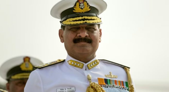 ആർ. ഹരികുമാർ വിരമിച്ചു ; ദിനേശ് കുമാർ ത്രിപാഠി പുതിയ നാവികസേന മേധാവി ആർ. ഹരികുമാർ വിരമിച്ചു ; ദിനേശ് കുമാർ ത്രിപാഠി പുതിയ നാവികസേന മേധാവി