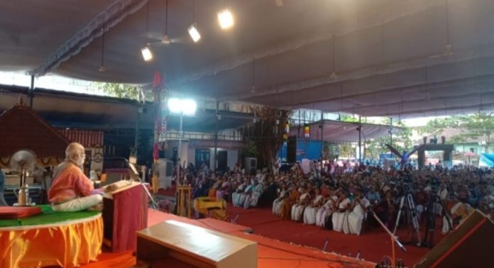 ഭഗവാനിലേക്ക് അടുക്കണമെങ്കില് നിസ്വാര്ത്ഥമായ ഭക്തിവേണം ; വെണ്മണി കൃഷ്ണന് നമ്പൂതിരി ഭഗവാനിലേക്ക് അടുക്കണമെങ്കില് നിസ്വാര്ത്ഥമായ ഭക്തിവേണം ; വെണ്മണി കൃഷ്ണന് നമ്പൂതിരി