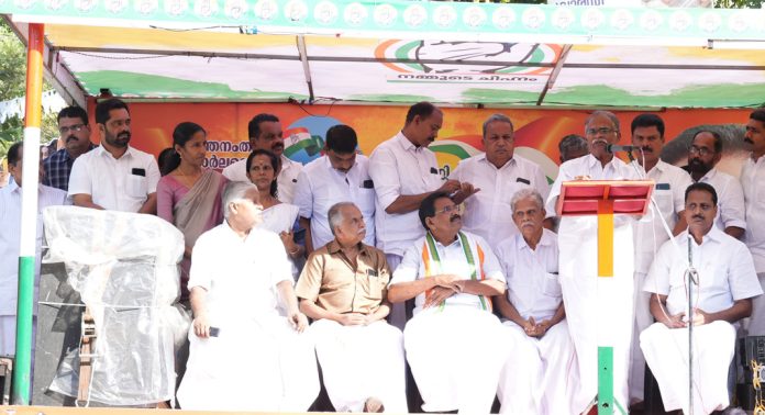 കർഷകരെ ദ്രോഹിച്ച സർക്കാരുകൾക്കെതിരെ ജനം വിധിയെഴുതും ; അഡ്വ.ജോയ് എബ്രഹാം കർഷകരെ ദ്രോഹിച്ച സർക്കാരുകൾക്കെതിരെ ജനം വിധിയെഴുതും ; അഡ്വ.ജോയ് എബ്രഹാം
