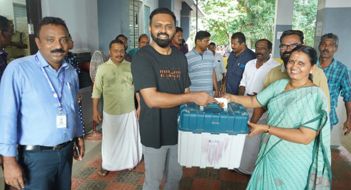 ജില്ലയിലെ ബൂത്തുകളിലേക്കുള്ള പോളിംഗ് സാമഗ്രികള് വിതരണം ആരംഭിച്ചു ജില്ലയിലെ ബൂത്തുകളിലേക്കുള്ള പോളിംഗ് സാമഗ്രികള് വിതരണം ആരംഭിച്ചു