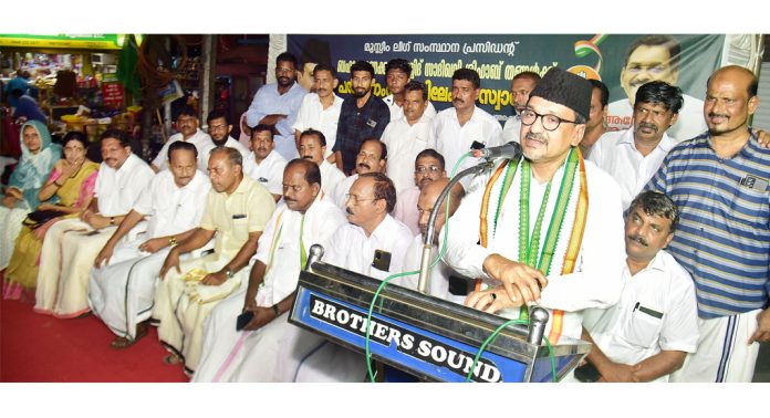 ജനാധിപത്യ മതേതര ഇന്ത്യയെ വീണ്ടെടുക്കാനുള്ള അവസാന അവസരമാണ് ഈ തെരഞ്ഞെടുപ്പെന്ന് സയ്യിദ് സാദിഖലി ശിഹാബ് തങ്ങൾ ജനാധിപത്യ മതേതര ഇന്ത്യയെ വീണ്ടെടുക്കാനുള്ള അവസാന അവസരമാണ് ഈ തെരഞ്ഞെടുപ്പെന്ന് സയ്യിദ് സാദിഖലി ശിഹാബ് തങ്ങൾ