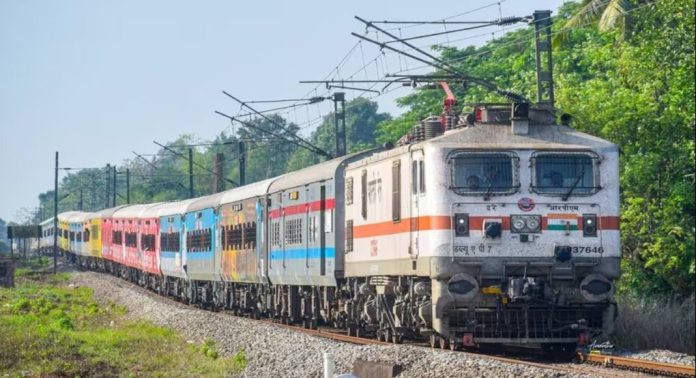 നാളെ തുടങ്ങുന്ന വേണാടിന്റെ സ്റ്റോപ്പുമാറ്റം ; സമയം ലാഭം രണ്ടേ രണ്ട് പ്ലാറ്റ് ഫോമുകള് മാത്രമുള്ള നോര്ത്ത് സ്റ്റേഷനില് സാധ്യമാണോ എന്ന് യാത്രക്കാര് നാളെ തുടങ്ങുന്ന വേണാടിന്റെ സ്റ്റോപ്പുമാറ്റം ; സമയം ലാഭം രണ്ടേ രണ്ട് പ്ലാറ്റ് ഫോമുകള് മാത്രമുള്ള നോര്ത്ത് സ്റ്റേഷനില് സാധ്യമാണോ എന്ന് യാത്രക്കാര്