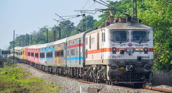 മേയ് ഒന്ന് മുതൽ വേണാട് എക്സ്പ്രസിന് എറണാകുളം സൗത്ത് സ്റ്റേഷനിൽ സ്റ്റോപ്പ് ഉണ്ടാകില്ല ; സമയക്രമത്തിൽ മാറ്റം മേയ് ഒന്ന് മുതൽ വേണാട് എക്സ്പ്രസിന് എറണാകുളം സൗത്ത് സ്റ്റേഷനിൽ സ്റ്റോപ്പ് ഉണ്ടാകില്ല ; സമയക്രമത്തിൽ മാറ്റം