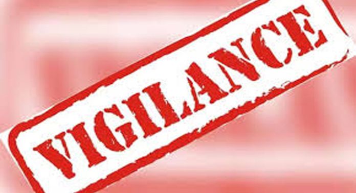 നിലമ്പൂർ ആർ ടി ഓഫീസിൽ വിജിലൻസ് റെയ്ഡ് ; 49,500 രൂപ കണ്ടെടുത്തു നിലമ്പൂർ ആർ ടി ഓഫീസിൽ വിജിലൻസ് റെയ്ഡ് ; 49,500 രൂപ കണ്ടെടുത്തു