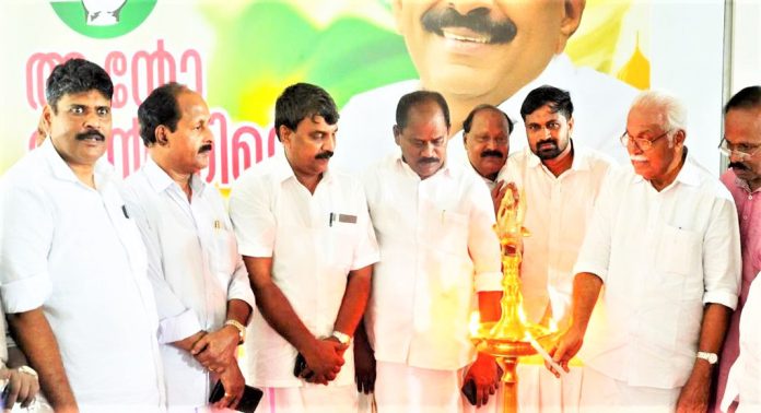 വ്യാജ വാഗ്ദാനങ്ങളുമായി എത്തുന്നവരെ ജനങ്ങള് തിരിച്ചറിയും : പ്രൊഫ. പി.ജെ. കുര്യന് വ്യാജ വാഗ്ദാനങ്ങളുമായി എത്തുന്നവരെ ജനങ്ങള് തിരിച്ചറിയും : പ്രൊഫ. പി.ജെ. കുര്യന്