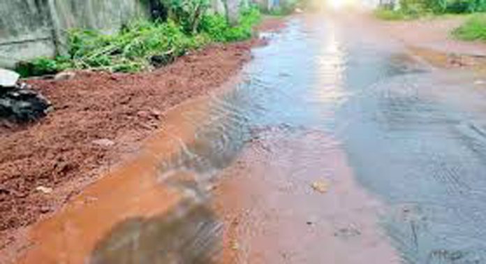 മുണ്ടിയപ്പള്ളിയില് തൊട്ടിപ്പാറ – തൈപ്പറമ്പിൽപടി റോഡിൽ പൈപ്പ് പൊട്ടി കുടിവെള്ളം പാഴാകുന്നു മുണ്ടിയപ്പള്ളിയില് തൊട്ടിപ്പാറ – തൈപ്പറമ്പിൽപടി റോഡിൽ പൈപ്പ് പൊട്ടി കുടിവെള്ളം പാഴാകുന്നു