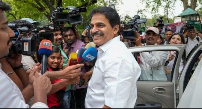 മുഖ്യമന്ത്രിയുടെ അറിവില്ലാതെ ഇ.പി- ജാവദേക്കർ കൂടിക്കാഴ്ച നടക്കില്ല ; ഇത് കുറേ നാളായി നടക്കുന്ന ഡീലാണെന്നും കെ.സി വേണുഗോപാൽ മുഖ്യമന്ത്രിയുടെ അറിവില്ലാതെ ഇ.പി- ജാവദേക്കർ കൂടിക്കാഴ്ച നടക്കില്ല ; ഇത് കുറേ നാളായി നടക്കുന്ന ഡീലാണെന്നും കെ.സി വേണുഗോപാൽ
