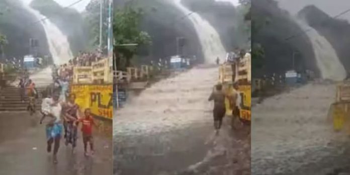 കനത്തമഴ : കുറ്റാലം വെള്ളച്ചാട്ടത്തിൽ മലവെള്ളപ്പാച്ചിൽ ; 17കാരനെ കാണാതായി കനത്തമഴ : കുറ്റാലം വെള്ളച്ചാട്ടത്തിൽ മലവെള്ളപ്പാച്ചിൽ ; 17കാരനെ കാണാതായി