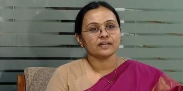 ചെളിയിലും കെട്ടിക്കിടക്കുന്ന വെള്ളത്തിലും ഇറങ്ങുന്നവര് ഡോക്സിസൈക്ലിന് കഴിക്കണം : ആരോഗ്യമന്ത്രി ചെളിയിലും കെട്ടിക്കിടക്കുന്ന വെള്ളത്തിലും ഇറങ്ങുന്നവര് ഡോക്സിസൈക്ലിന് കഴിക്കണം : ആരോഗ്യമന്ത്രി