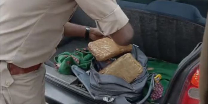 ചെറുതോണിയില് വന് കഞ്ചാവ് വേട്ട ; രണ്ട് പേര് അറസ്റ്റില് ചെറുതോണിയില് വന് കഞ്ചാവ് വേട്ട ; രണ്ട് പേര് അറസ്റ്റില്