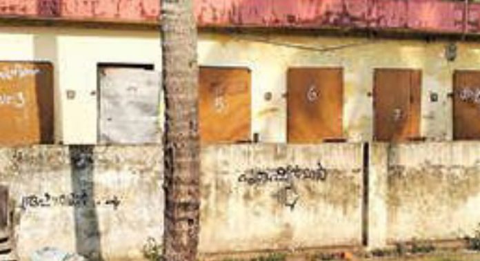ചെട്ടികുളങ്ങര ക്ഷേത്രത്തിലെ അടിസ്ഥാനസൗകര്യ വികസനത്തിനായുള്ള പദ്ധതികൾ ഇഴഞ്ഞുനീങ്ങുന്നതായി പരാതി ചെട്ടികുളങ്ങര ക്ഷേത്രത്തിലെ അടിസ്ഥാനസൗകര്യ വികസനത്തിനായുള്ള പദ്ധതികൾ ഇഴഞ്ഞുനീങ്ങുന്നതായി പരാതി