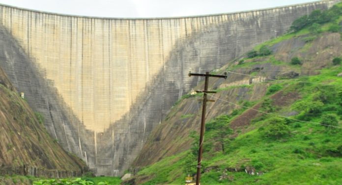 ഇടുക്കി ഡാമില് 35 ശതമാനം വെള്ളം മാത്രം ; അണക്കെട്ടുകൾ വരള്ച്ചയുടെ വക്കില് ഇടുക്കി ഡാമില് 35 ശതമാനം വെള്ളം മാത്രം ; അണക്കെട്ടുകൾ വരള്ച്ചയുടെ വക്കില്