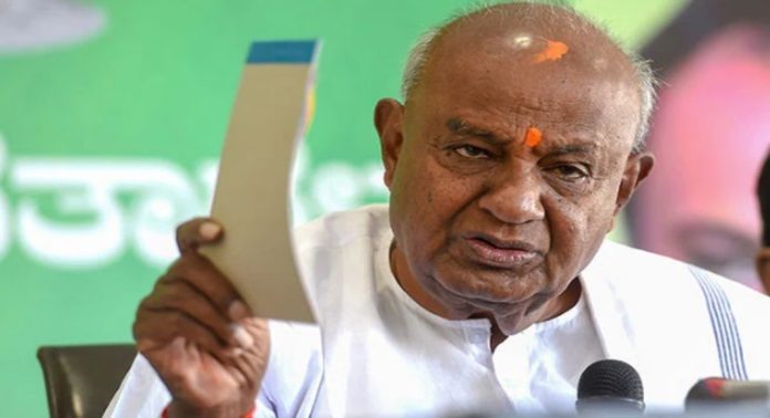 ‘കേസിൽ കൂടുതൽ പേർക്ക് പങ്ക് ‘ ; ചെറുമകൻ പ്രജ്വൽ രേവണ്ണക്കെതിരായ ലൈംഗികാരോപണ കേസിൽ ആദ്യമായി പ്രതികരിച്ച് ദേവഗൗഡ ‘കേസിൽ കൂടുതൽ പേർക്ക് പങ്ക് ‘ ; ചെറുമകൻ പ്രജ്വൽ രേവണ്ണക്കെതിരായ ലൈംഗികാരോപണ കേസിൽ ആദ്യമായി പ്രതികരിച്ച് ദേവഗൗഡ