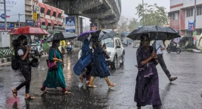 സംസ്ഥാനത്ത് അതിതീവ്രമഴയ്ക്ക് സാധ്യത ; നാളെയും മറ്റന്നാളും മൂന്ന് ജില്ലകളില് റെഡ് അലര്ട്ട് സംസ്ഥാനത്ത് അതിതീവ്രമഴയ്ക്ക് സാധ്യത ; നാളെയും മറ്റന്നാളും മൂന്ന് ജില്ലകളില് റെഡ് അലര്ട്ട്