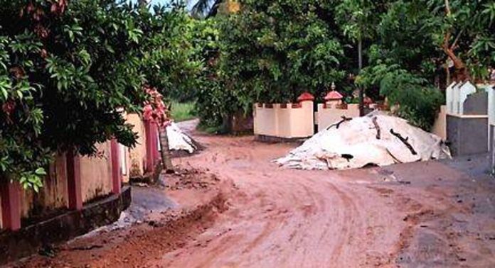 കൂടൽ – നെല്ലിമുരുപ്പ് മങ്കുഴി റോഡിൽ ജലജീവൻ മിഷൻ പദ്ധതിയുടെ പൈപ്പ് ലൈൻ ഇടാനെടുത്ത കുഴികൾ അപകട ഭീഷണിയാകുന്നു കൂടൽ – നെല്ലിമുരുപ്പ് മങ്കുഴി റോഡിൽ ജലജീവൻ മിഷൻ പദ്ധതിയുടെ പൈപ്പ് ലൈൻ ഇടാനെടുത്ത കുഴികൾ അപകട ഭീഷണിയാകുന്നു