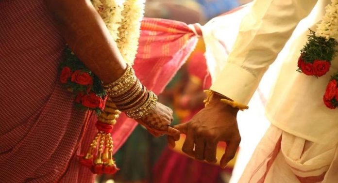 യുപിയിൽ സഹോദരൻ സഹോദരിയെ വിവാഹം കഴിച്ചു ; സംഭവം ആനുകൂല്യം ലഭിക്കാൻ യുപിയിൽ സഹോദരൻ സഹോദരിയെ വിവാഹം കഴിച്ചു ; സംഭവം ആനുകൂല്യം ലഭിക്കാൻ