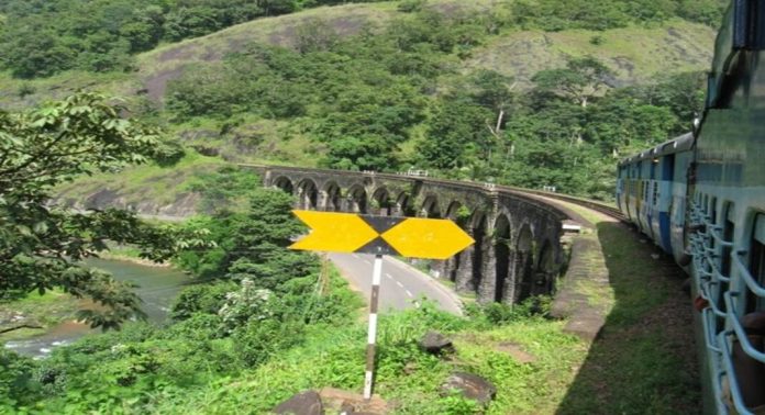 പശ്ചിമ ഘട്ട മലനിരകളിലെ കാഴ്ചകള് ആസ്വദിക്കാം ; പുനലൂര്- ചെങ്കോട്ട പാതയിലെ പ്രത്യേക എസി ട്രെയിന് ഇന്നുമുതല് പശ്ചിമ ഘട്ട മലനിരകളിലെ കാഴ്ചകള് ആസ്വദിക്കാം ; പുനലൂര്- ചെങ്കോട്ട പാതയിലെ പ്രത്യേക എസി ട്രെയിന് ഇന്നുമുതല്