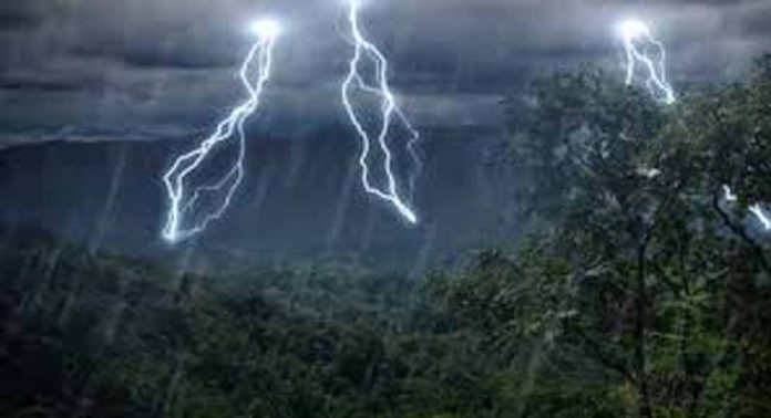 അടുത്ത 3 മണിക്കൂറിൽ പത്തനംതിട്ടയിലടക്കം 11 ജില്ലകളിൽ ഇടിമിന്നലോടുകൂടിയ മഴക്ക് സാധ്യത അടുത്ത 3 മണിക്കൂറിൽ പത്തനംതിട്ടയിലടക്കം 11 ജില്ലകളിൽ ഇടിമിന്നലോടുകൂടിയ മഴക്ക് സാധ്യത