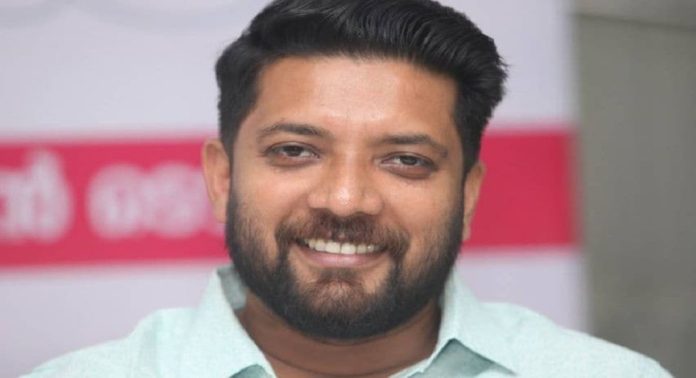 ന്യായീകരണത്തിനും ബാലൻസിങ്ങിനും ശ്രമിക്കില്ല ; ഹരിഹരൻ്റെ പരാമർശം നൂറ് ശതമാനം അനുചിതമെന്ന് ഷാഫി പറമ്പിൽ ന്യായീകരണത്തിനും ബാലൻസിങ്ങിനും ശ്രമിക്കില്ല ; ഹരിഹരൻ്റെ പരാമർശം നൂറ് ശതമാനം അനുചിതമെന്ന് ഷാഫി പറമ്പിൽ