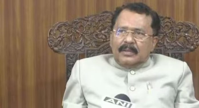 ‘ഗവർണർക്ക് നിയമപരമായ പരിരക്ഷ ലഭിക്കും ; തെളിവുകളില്ലാതെ അപമാനിക്കുന്നത് ശരിയല്ല’ – പി എസ് ശ്രീധരന്പിള്ള ‘ഗവർണർക്ക് നിയമപരമായ പരിരക്ഷ ലഭിക്കും ; തെളിവുകളില്ലാതെ അപമാനിക്കുന്നത് ശരിയല്ല’ – പി എസ് ശ്രീധരന്പിള്ള