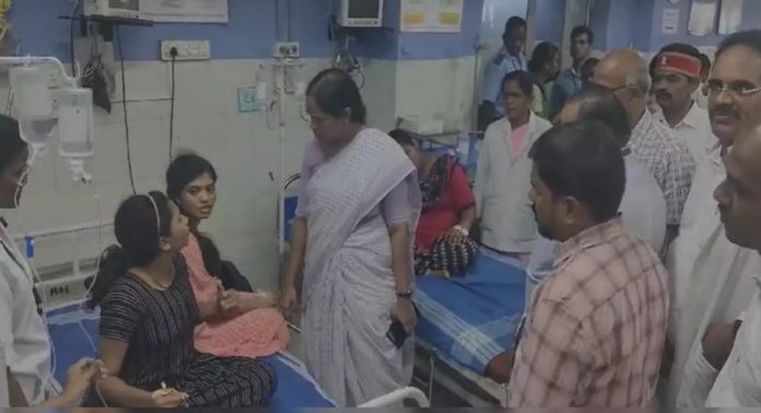 സേലത്ത് ഹോസ്റ്റൽ ഭക്ഷണം കഴിച്ചതിന് പിന്നാലെ ഭക്ഷ്യവിഷബാധ ; 82 നഴ്സിങ് വിദ്യാർത്ഥികൾ ചികിത്സയിൽ സേലത്ത് ഹോസ്റ്റൽ ഭക്ഷണം കഴിച്ചതിന് പിന്നാലെ ഭക്ഷ്യവിഷബാധ ; 82 നഴ്സിങ് വിദ്യാർത്ഥികൾ ചികിത്സയിൽ