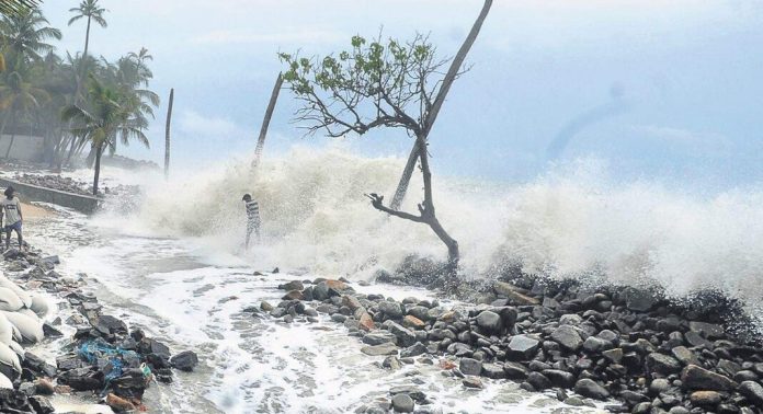 കള്ളക്കടൽ ഭീഷണി : കേരള തീരത്ത് ഇന്ന് ഓറഞ്ച് അലർട്ട് ; ‘ബീച്ചിലേക്കുള്ള യാത്രയും വിനോദവും ഒഴിവാക്കണം’ കള്ളക്കടൽ ഭീഷണി : കേരള തീരത്ത് ഇന്ന് ഓറഞ്ച് അലർട്ട് ; ‘ബീച്ചിലേക്കുള്ള യാത്രയും വിനോദവും ഒഴിവാക്കണം’