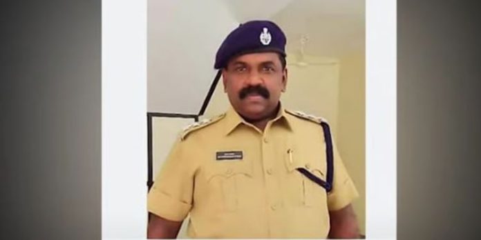 ഗുണ്ടാനേതാവിന്റെ വീട്ടില് സല്ക്കാരം ; ഡിവൈഎസ്പിയെ സസ്പെന്ഡ് ചെയ്യും ഗുണ്ടാനേതാവിന്റെ വീട്ടില് സല്ക്കാരം ; ഡിവൈഎസ്പിയെ സസ്പെന്ഡ് ചെയ്യും