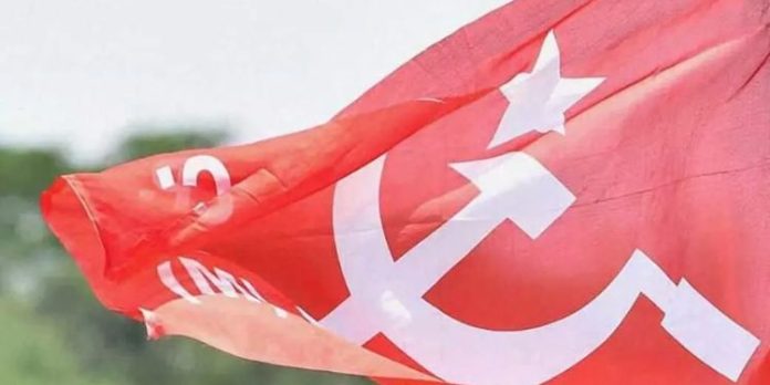 തൃശൂരിൽ സി.പി.എം ബ്രാഞ്ച് സെക്രട്ടറിയുടെ വീട്ടിൽ കയറി യുവാവിന്റെ ആക്രമണം തൃശൂരിൽ സി.പി.എം ബ്രാഞ്ച് സെക്രട്ടറിയുടെ വീട്ടിൽ കയറി യുവാവിന്റെ ആക്രമണം