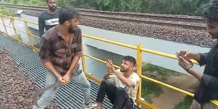 കായംകുളത്ത് യുവാവിനെ തട്ടിക്കൊണ്ടുപോയി വധിക്കാന് ശ്രമം കായംകുളത്ത് യുവാവിനെ തട്ടിക്കൊണ്ടുപോയി വധിക്കാന് ശ്രമം