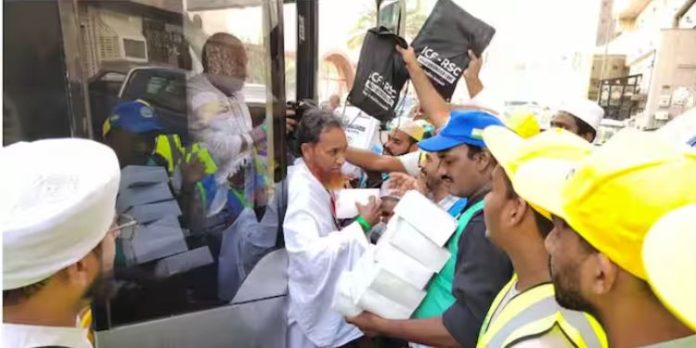കേരള ഹജ്ജ് കമ്മിറ്റിക്ക് കീഴിലുള്ള ആദ്യ മലയാളി തീർത്ഥാടക സംഘം മക്കയിലെത്തി കേരള ഹജ്ജ് കമ്മിറ്റിക്ക് കീഴിലുള്ള ആദ്യ മലയാളി തീർത്ഥാടക സംഘം മക്കയിലെത്തി