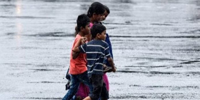 സംസ്ഥാനത്ത് മഴ മുന്നറിയിപ്പില് മാറ്റം ; ഇന്ന് ആറു ജില്ലകളില് ശക്തമായ മഴയ്ക്ക് സാധ്യത സംസ്ഥാനത്ത് മഴ മുന്നറിയിപ്പില് മാറ്റം ; ഇന്ന് ആറു ജില്ലകളില് ശക്തമായ മഴയ്ക്ക് സാധ്യത